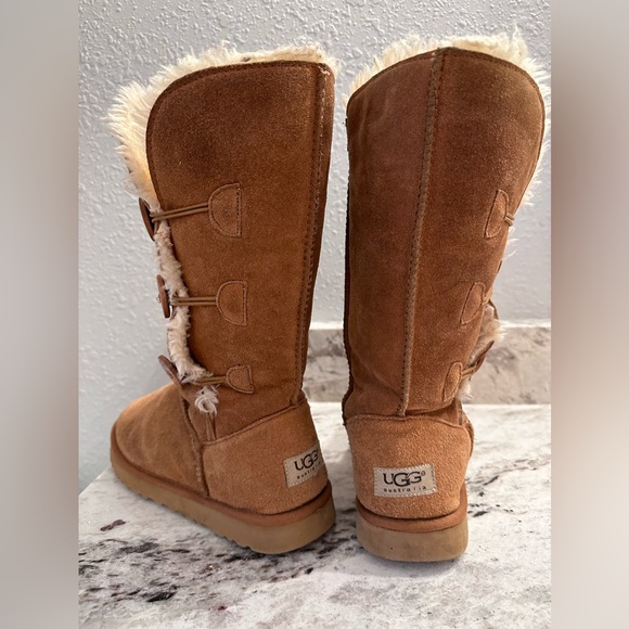 UGG BAILEY TRIPLE BOOTS, SIZE 7 - Picture 5 of 8